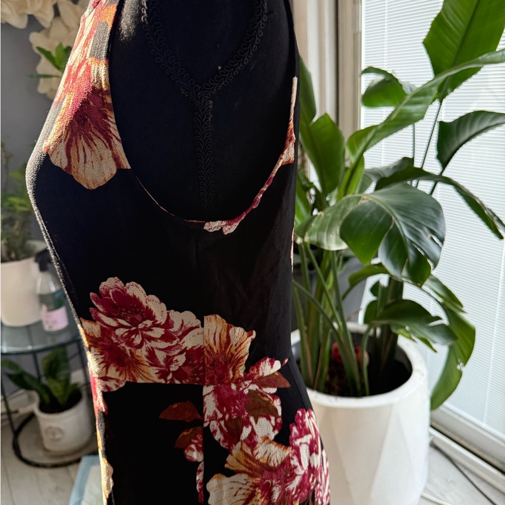 Black Floral Sleeveless Sheath Dress - Picture 3 of 4